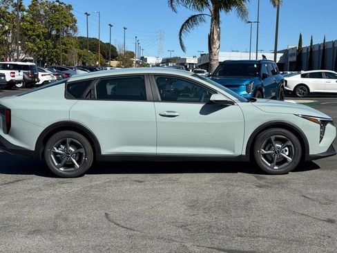 New 2026 Kia K4 LXS image 3