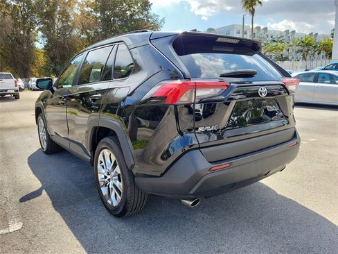 Used 2021 Toyota RAV4 XLE Premium image 3