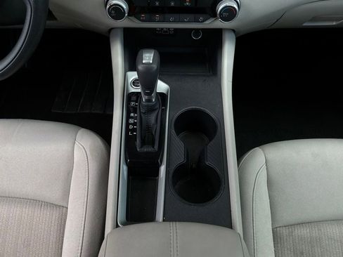 Used 2025 Nissan Altima 2.5 SV FWD image 15