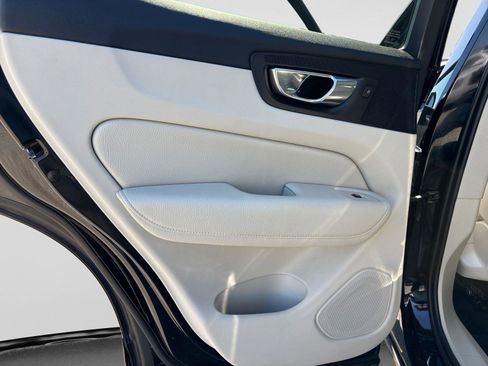 Used 2018 Volvo XC60 T5 Momentum w/ Convenience Package AWD/4WD image 36