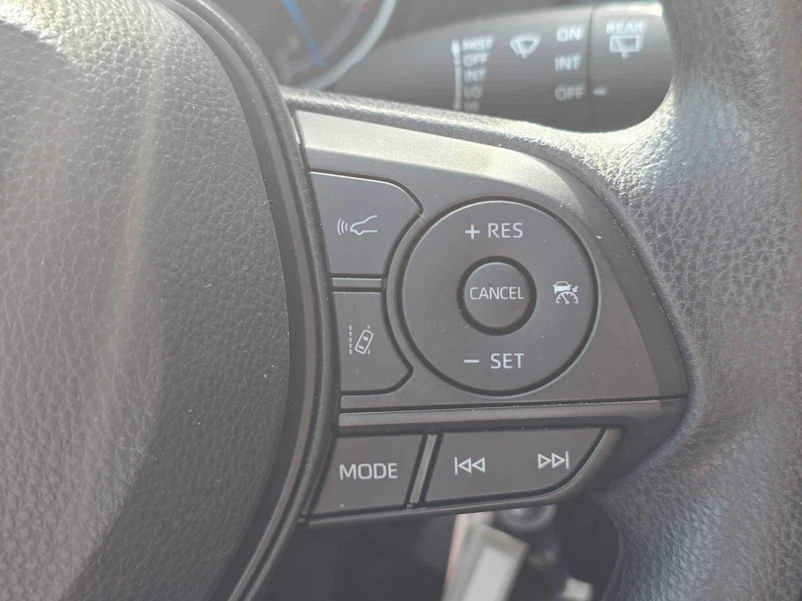 Certified 2025 Toyota RAV4 LE AWD/4WD image 27