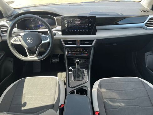Used 2025 Volkswagen Taos SE image 6