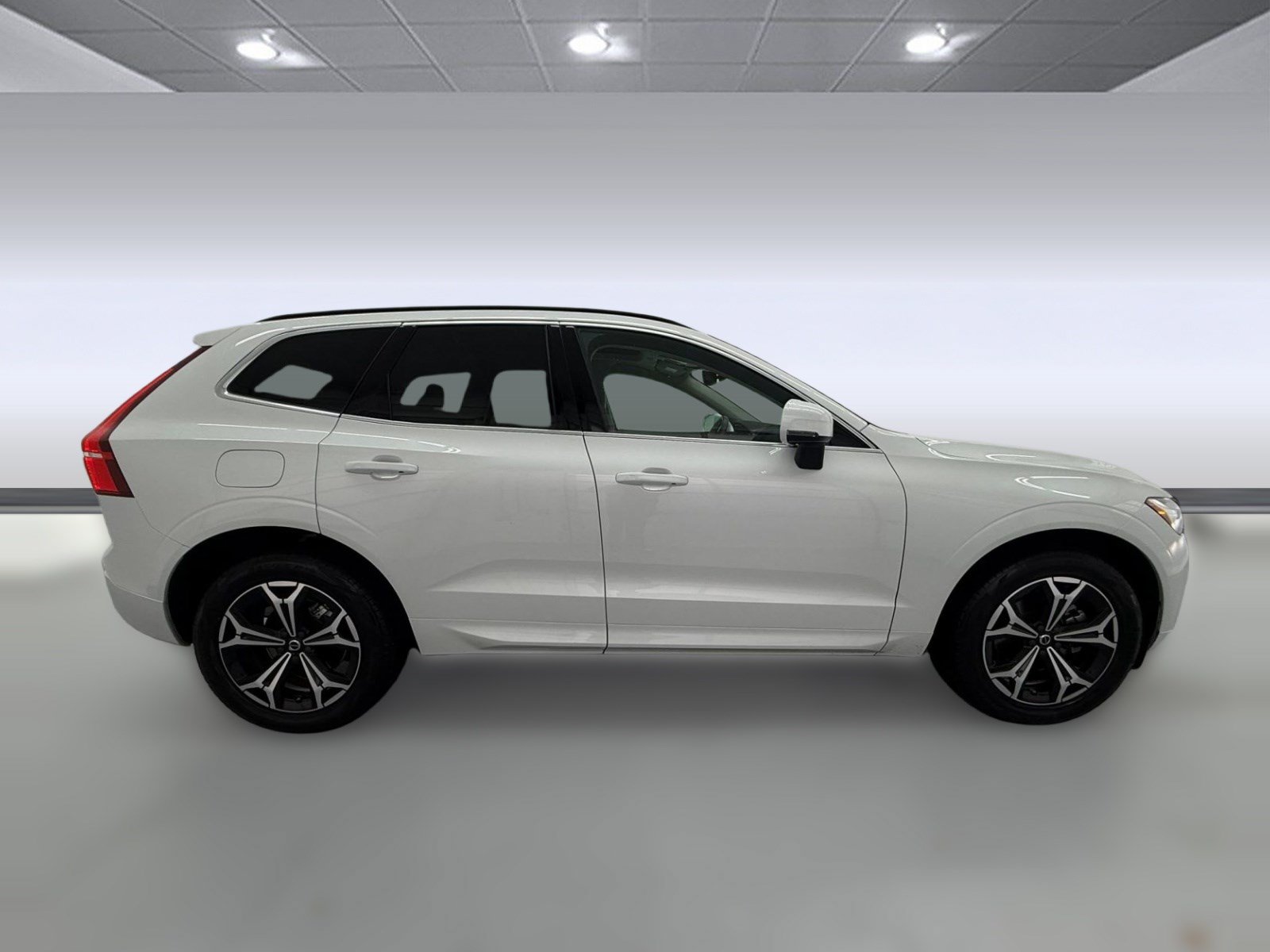 Used 2022 Volvo XC60 B5 Momentum FWD image 7