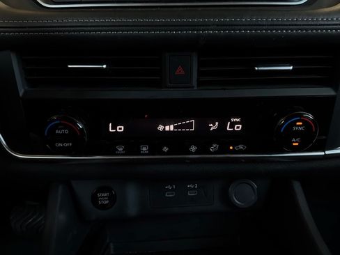 Used 2025 Nissan Rogue SV FWD image 31