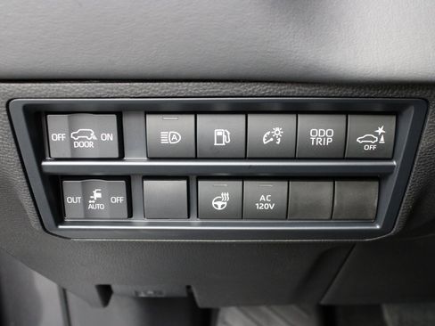 Used 2025 Toyota Sequoia Platinum image 53