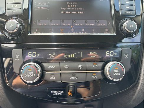 Used 2020 Nissan Rogue Sport SV FWD image 28
