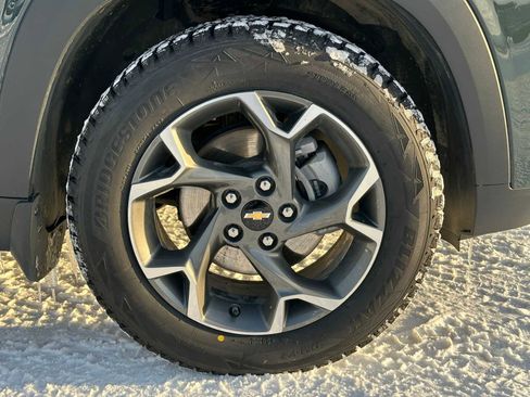 Used 2025 Chevrolet Trax LT w/ LT Convenience Package image 9