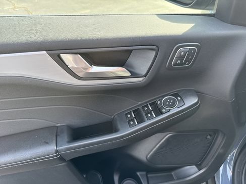 Used 2023 Ford Escape Platinum w/ Premium Technology Package image 18