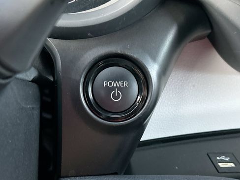Used 2025 Toyota Sienna XLE FWD image 19