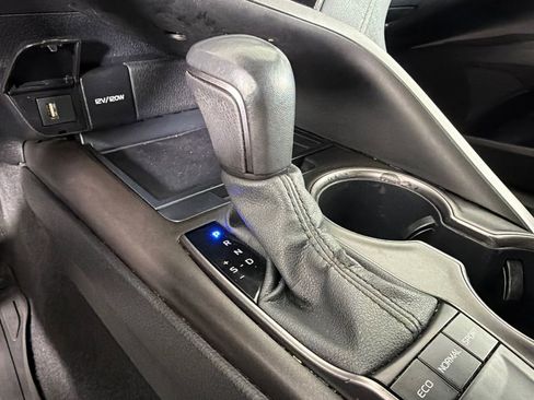 Used 2023 Toyota Camry SE image 30