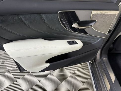 Used 2023 Lexus LS 500 w/ Interior Upgrade Package RWD image 26