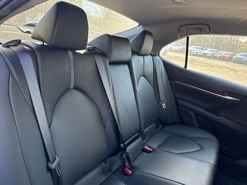 Used 2021 Toyota Camry XLE image 15
