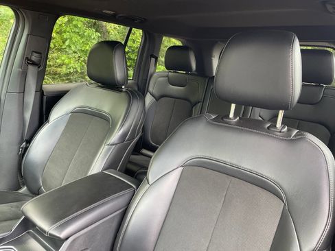 Used 2025 Jeep Grand Cherokee Altitude RWD image 23