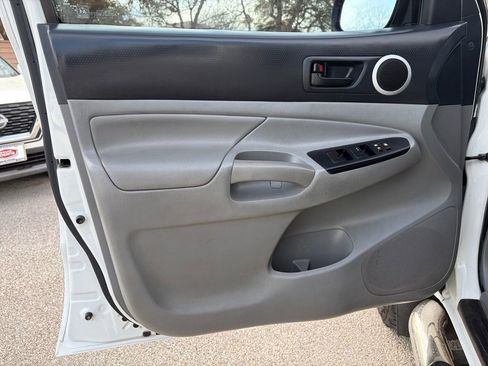 Used 2014 Toyota Tacoma PreRunner w/ SR5 Package image 22