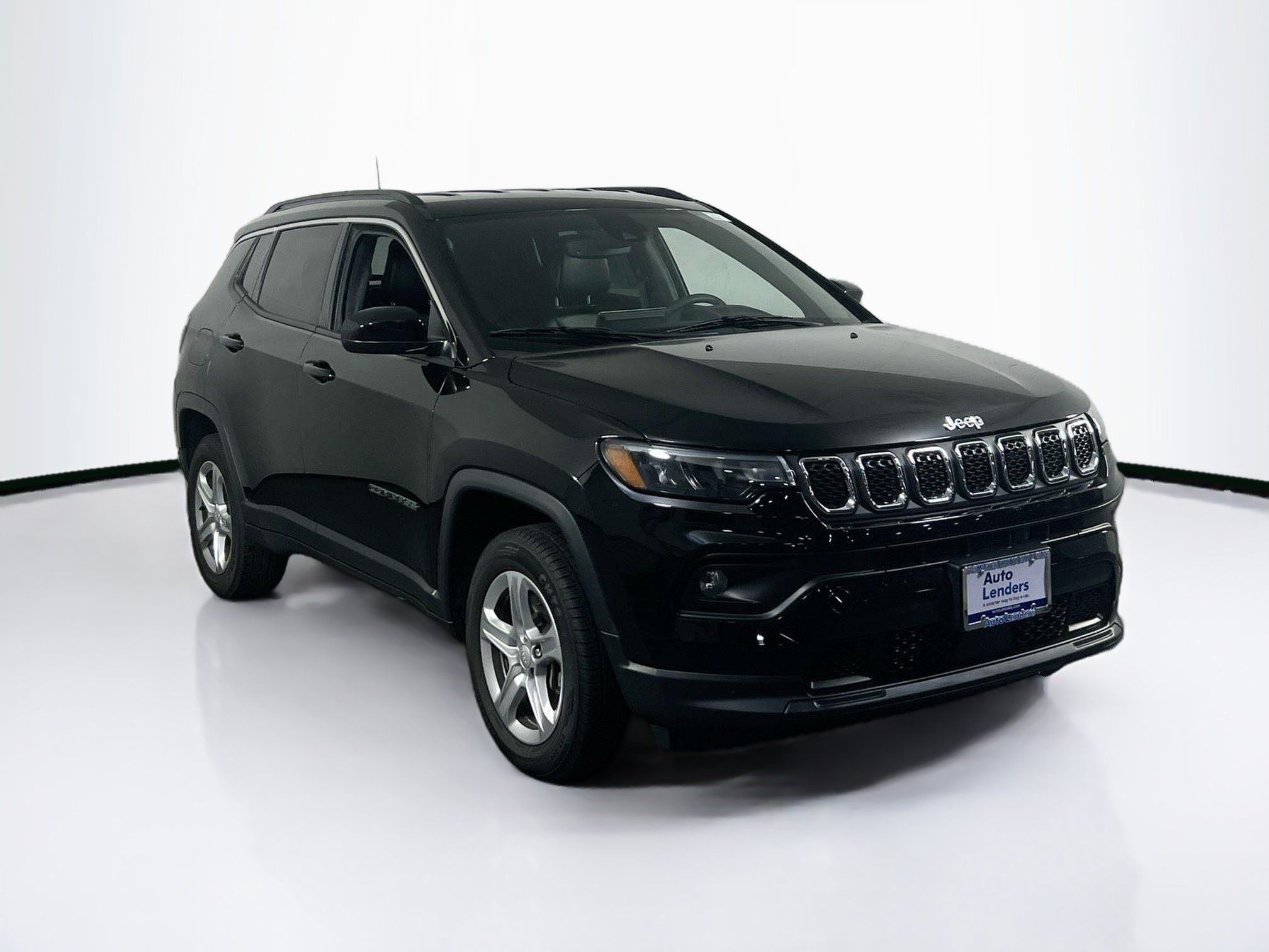 Used 2023 Jeep Compass Latitude w/ Convenience Group AWD/4WD image 3