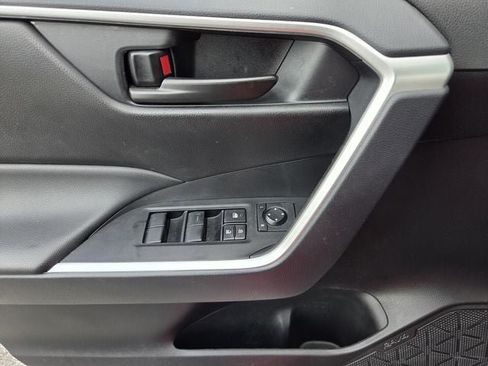 Used 2025 Toyota RAV4 LE FWD image 32