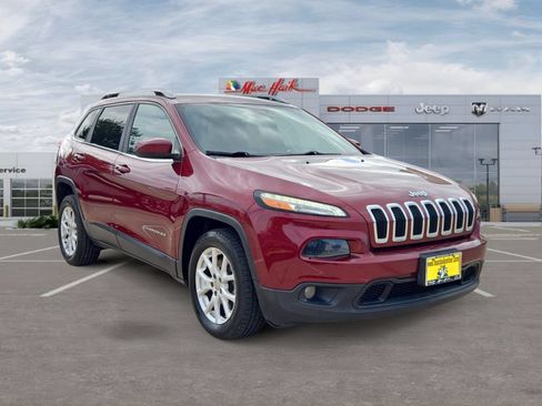 Used 2018 Jeep Cherokee Latitude Plus FWD image 7