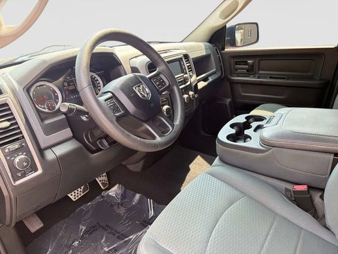 Used 2015 RAM 1500 Express RWD image 21
