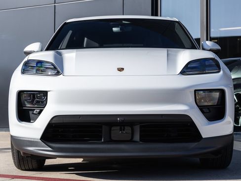 Certified 2025 Porsche Macan 4S Electric AWD/4WD image 8