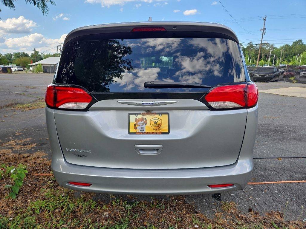 Used 2020 Chrysler Voyager Lxi FWD image 5