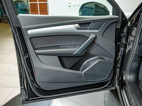 Used 2024 Audi Q5 2.0T Premium w/ Summer of Audi Package AWD/4WD image 18