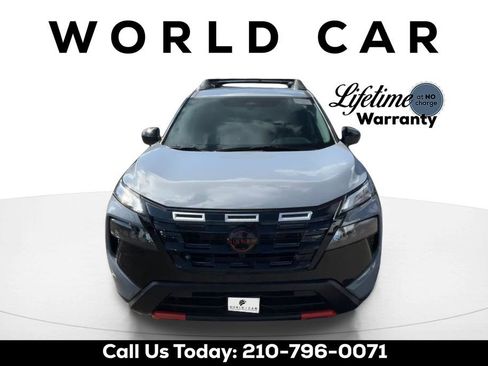 Used 2025 Nissan Rogue SV image 2