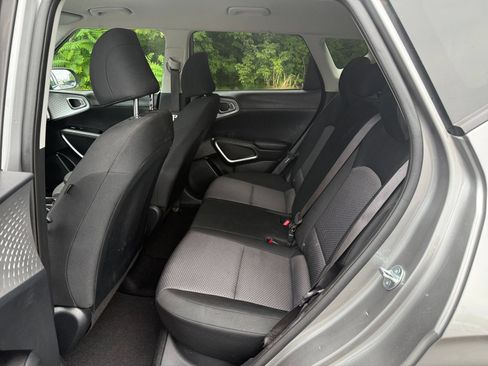 Used 2025 Kia Soul LX w/ LX Technology Package FWD image 23