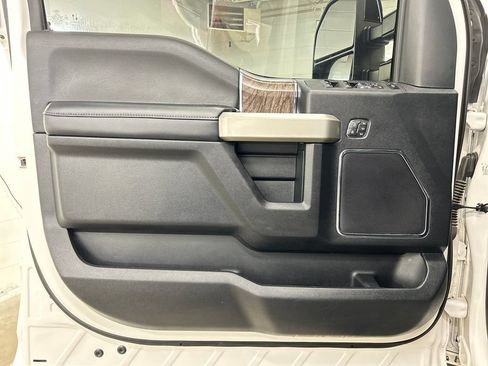 Used 2019 Ford F350 Lariat w/ Lariat Ultimate Package AWD/4WD image 19