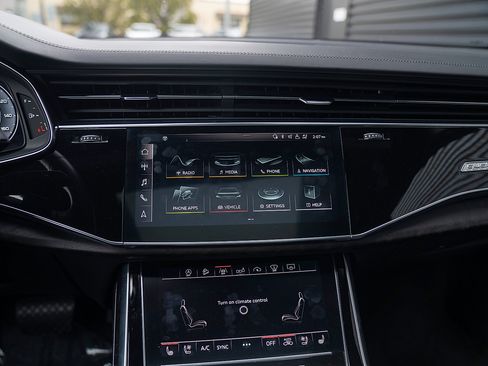 Used 2019 Audi Q8 Prestige w/ Luxury Package image 11