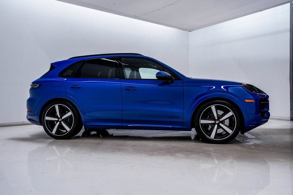 Used 2025 Porsche Cayenne GTS AWD/4WD image 9