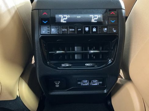 Used 2023 Jeep Grand Cherokee Summit AWD/4WD image 33