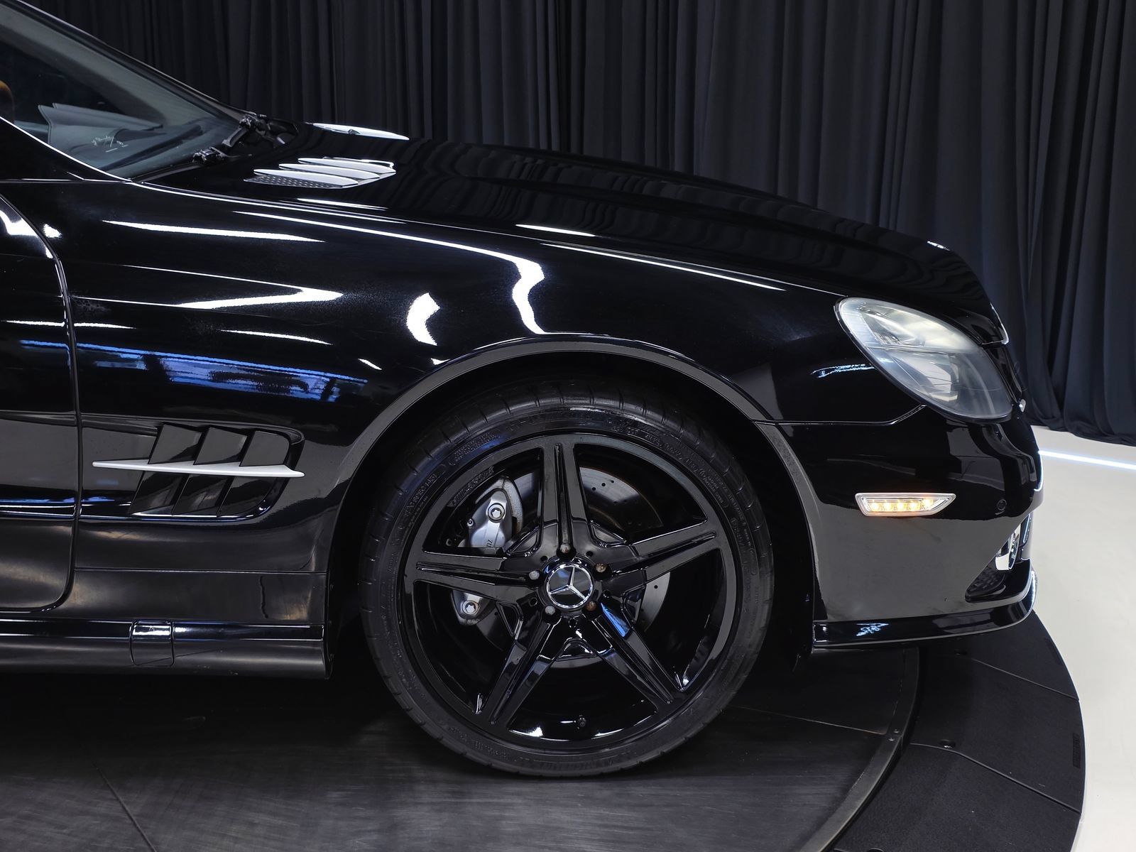 Used 2011 Mercedes-Benz SL 550 image 40