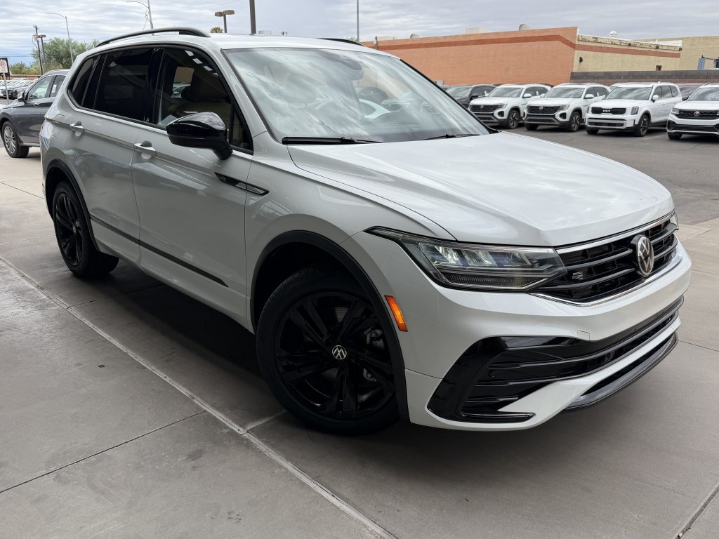 Used 2024 Volkswagen Tiguan SE R-Line FWD image 6