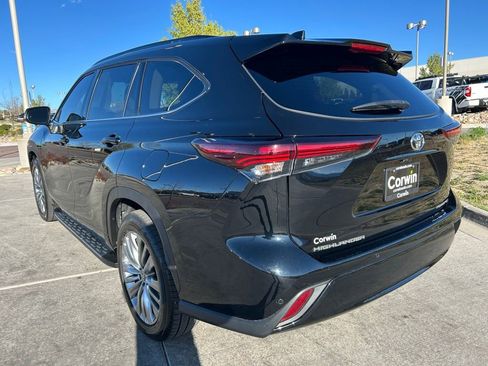Used 2024 Toyota Highlander Platinum image 5