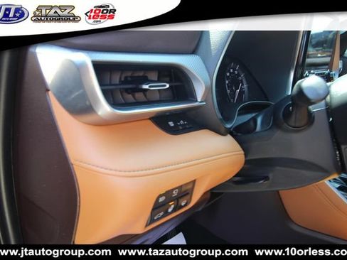 Used 2021 Toyota Highlander Platinum AWD/4WD image 11