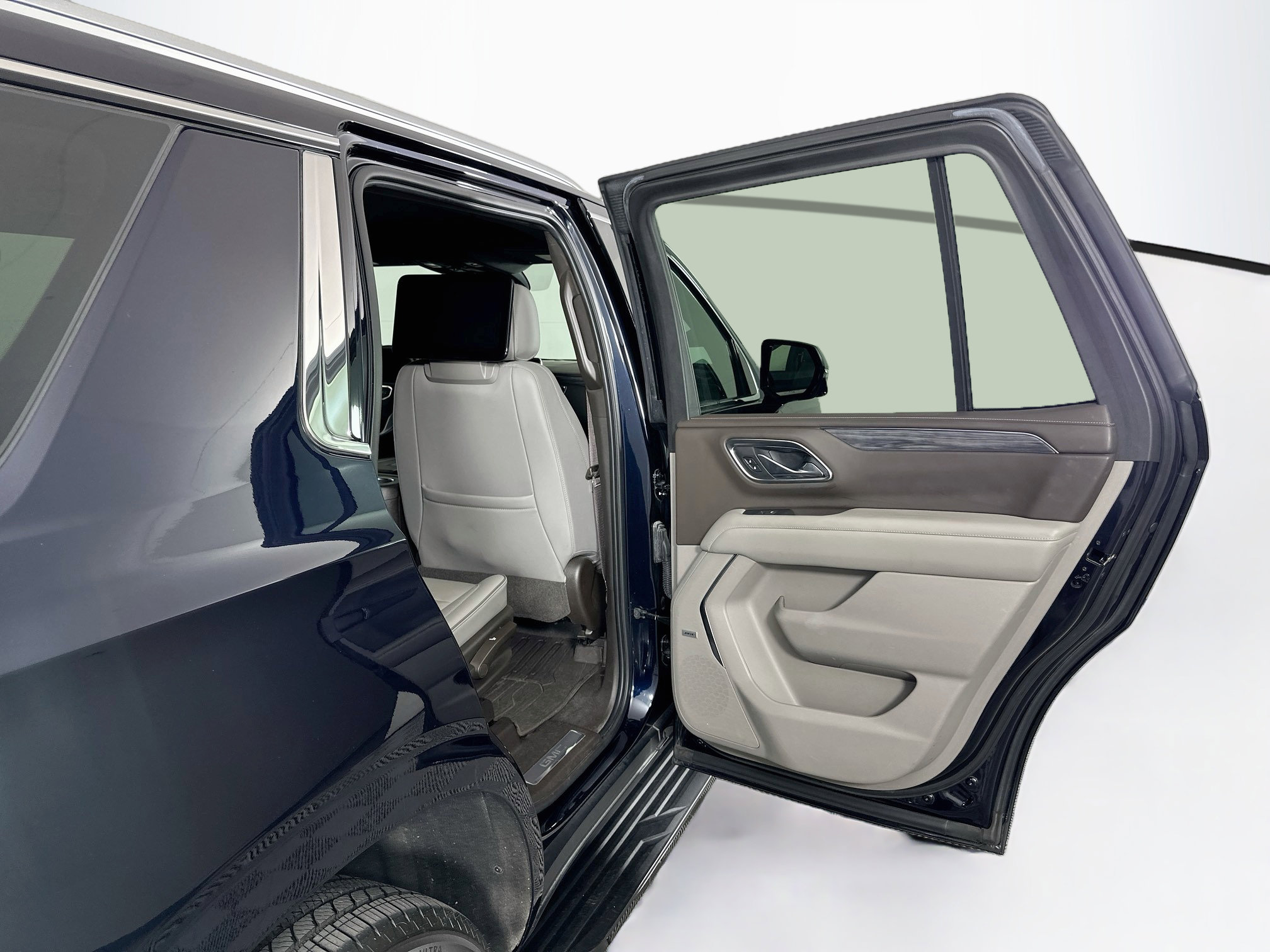 Used 2021 GMC Yukon SLT w/ SLT Luxury Plus Package AWD/4WD image 33