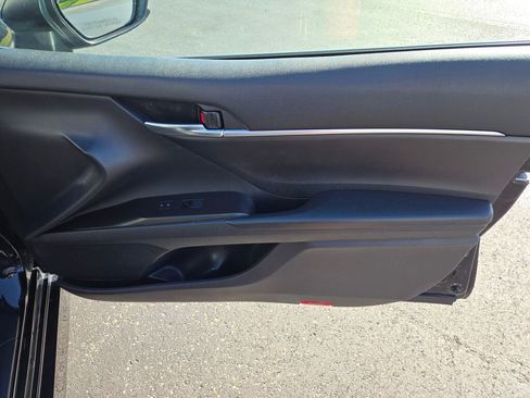 Used 2021 Toyota Camry LE image 6