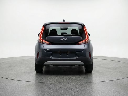 Used 2025 Kia Soul LX w/ LX Technology Package FWD image 7