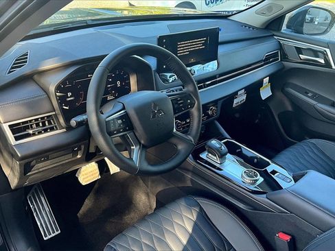 New 2025 Mitsubishi Outlander SEL image 6