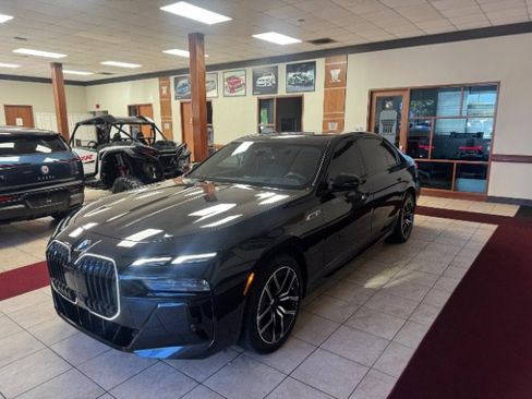 Used 2025 BMW i7 xDrive60 image 9