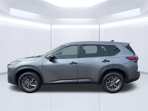 Used 2024 Nissan Rogue S AWD/4WD image 2