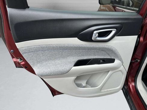 Used 2022 Jeep Compass Latitude image 19