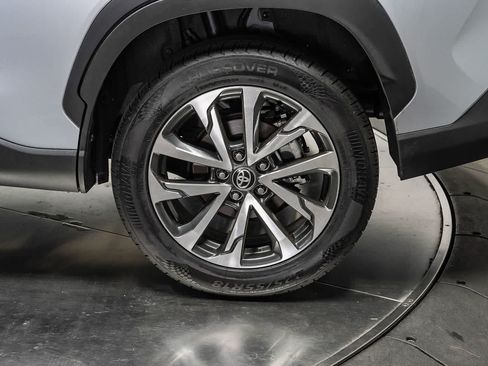 Certified 2025 Toyota Corolla Cross XLE FWD image 11
