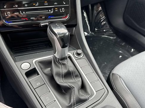 New 2026 Volkswagen Jetta SE FWD image 22