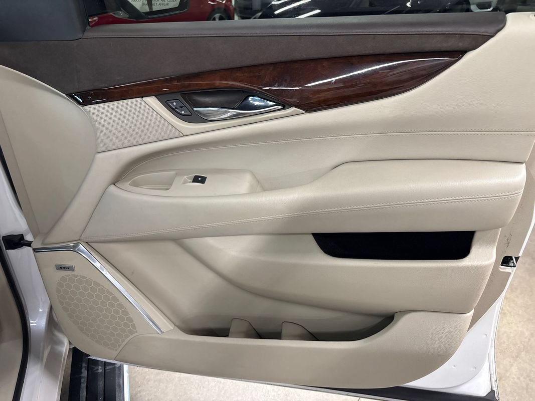 Used 2016 Cadillac Escalade Premium AWD/4WD image 40