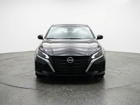 Used 2025 Nissan Altima 2.5 SV FWD image 2