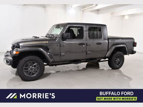Used 2024 Jeep Gladiator Sport AWD/4WD image 1