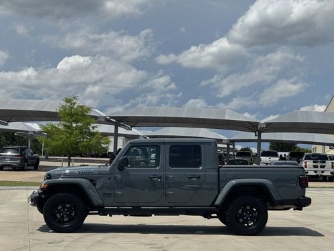 Used 2025 Jeep Gladiator Mojave AWD/4WD image 3