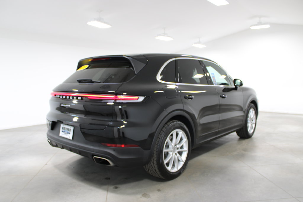 Used 2024 Porsche Cayenne AWD/4WD image 9