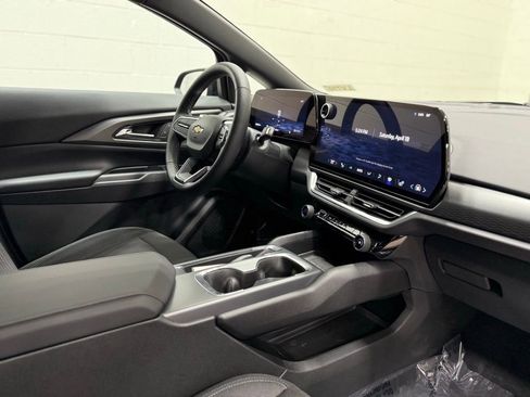 Used 2026 Chevrolet Equinox EV LT w/ Comfort Package FWD image 38